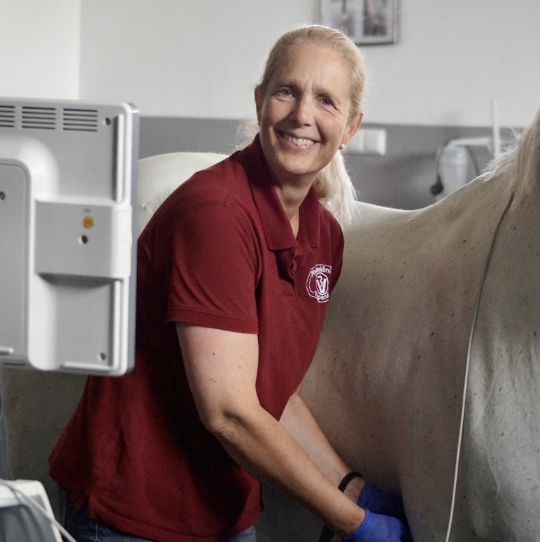 Tierärztin Dr. Claudia Stroth
